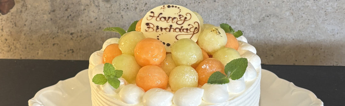 【季節限定】「スーパーメロン」「白桃のケーキ」ご予約受付中です